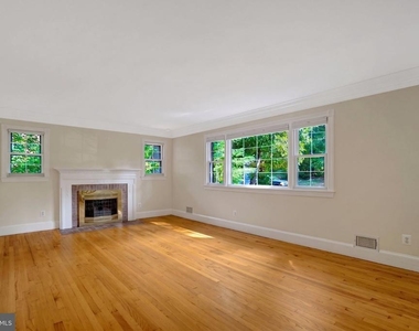 5920 Jane Way - Photo Thumbnail 11