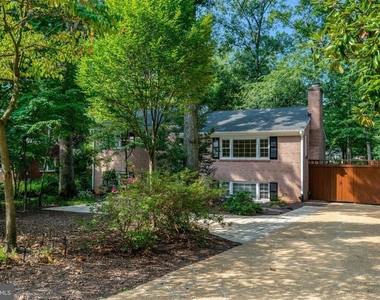 5920 Jane Way - Photo Thumbnail 3