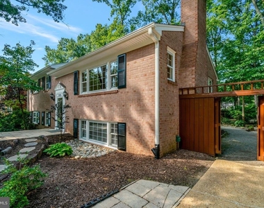 5920 Jane Way - Photo Thumbnail 6