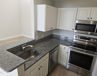 320 W Martin Street - Photo Thumbnail 4