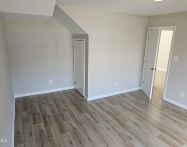 320 W Martin Street - Photo Thumbnail 11