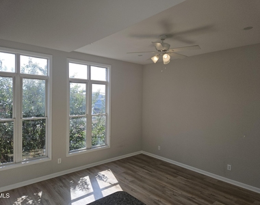 320 W Martin Street - Photo Thumbnail 5