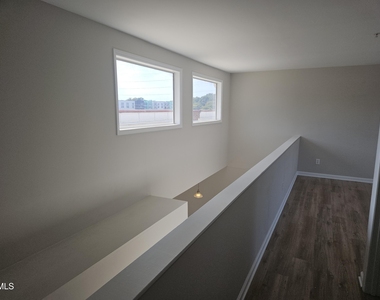 320 W Martin Street - Photo Thumbnail 9