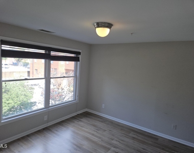 320 W Martin Street - Photo Thumbnail 7