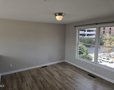 320 W Martin Street - Photo Thumbnail 12