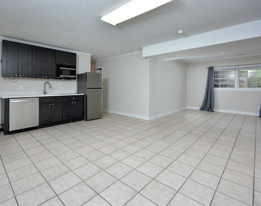 916 Sandlewood Drive - Photo Thumbnail 4