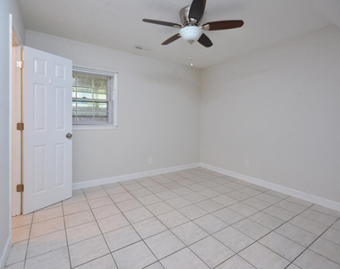 916 Sandlewood Drive - Photo Thumbnail 6