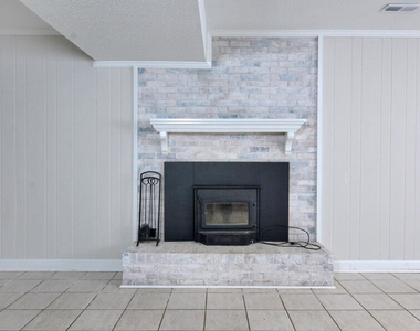 916 Sandlewood Drive - Photo Thumbnail 3