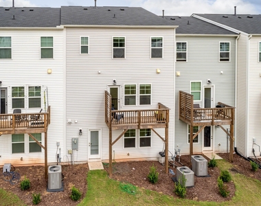 1102 Lily Loch Way - Photo Thumbnail 32