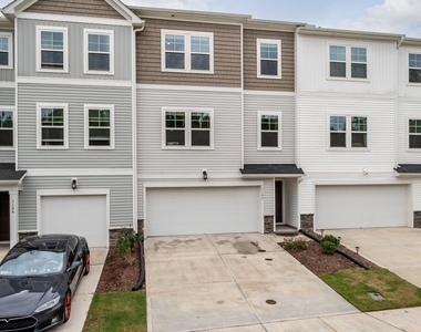 1102 Lily Loch Way - Photo Thumbnail 4