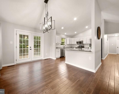 7678 Greenwood Way - Photo Thumbnail 11