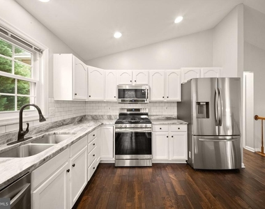 7678 Greenwood Way - Photo Thumbnail 17