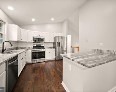 7678 Greenwood Way - Photo Thumbnail 15