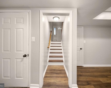 7678 Greenwood Way - Photo Thumbnail 35