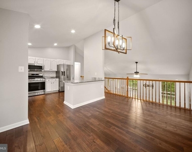 7678 Greenwood Way - Photo Thumbnail 13