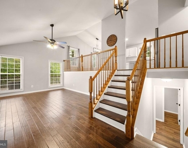 7678 Greenwood Way - Photo Thumbnail 5