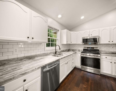 7678 Greenwood Way - Photo Thumbnail 16