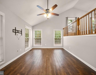 7678 Greenwood Way - Photo Thumbnail 6