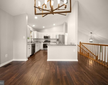 7678 Greenwood Way - Photo Thumbnail 12