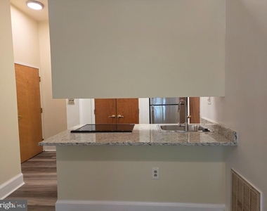 907 Caroline Street - Photo Thumbnail 9