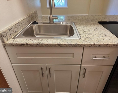 907 Caroline Street - Photo Thumbnail 7
