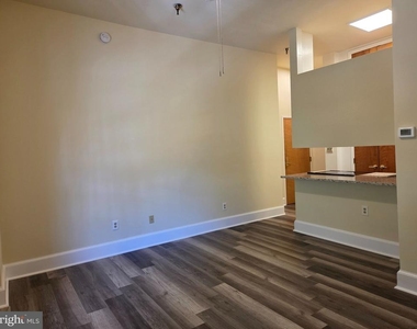 907 Caroline Street - Photo Thumbnail 10