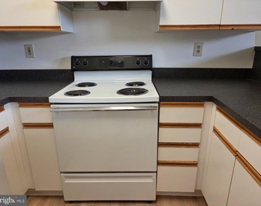 907 Caroline Street - Photo Thumbnail 9