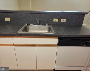 907 Caroline Street - Photo Thumbnail 8