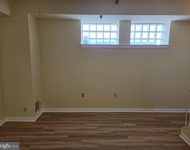 907 Caroline Street - Photo Thumbnail 3