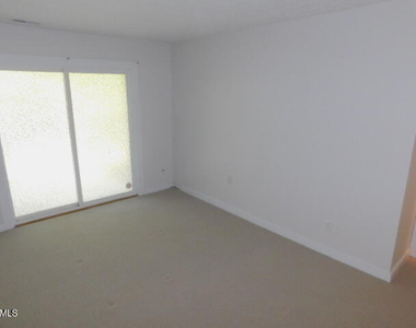 105 Concannon Court - Photo Thumbnail 12