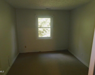 105 Concannon Court - Photo Thumbnail 11