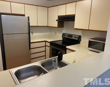 931 Springfork Drive - Photo Thumbnail 3