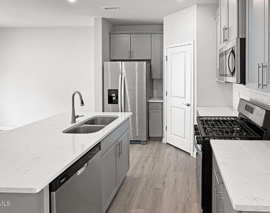 675 Rolling Fields Drive - Photo Thumbnail 7
