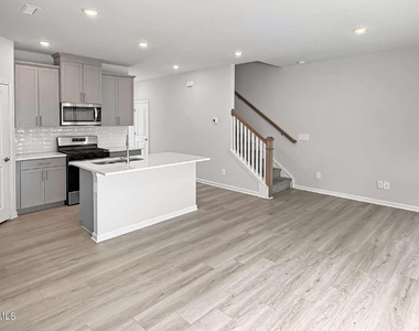 675 Rolling Fields Drive - Photo Thumbnail 5