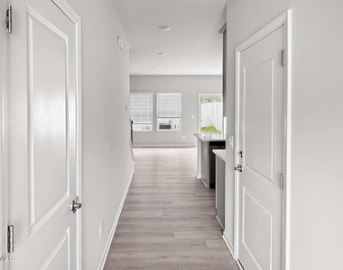 675 Rolling Fields Drive - Photo Thumbnail 3