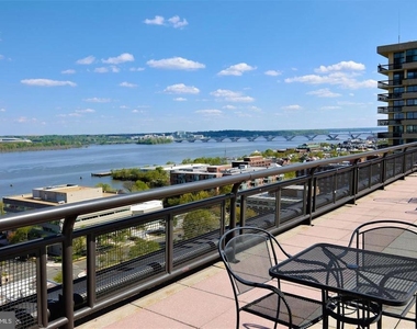 801 N Pitt Street - Photo Thumbnail 12