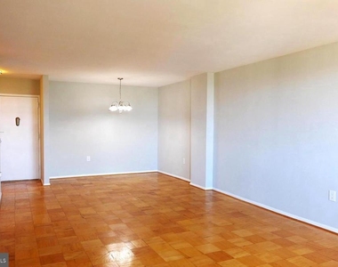 801 N Pitt Street - Photo Thumbnail 6