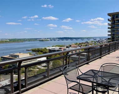 801 N Pitt Street - Photo Thumbnail 11
