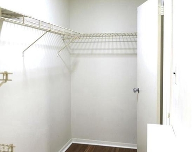 801 N Pitt Street - Photo Thumbnail 8