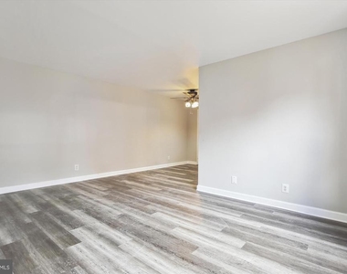 2030 N Woodrow Street N - Photo Thumbnail 14