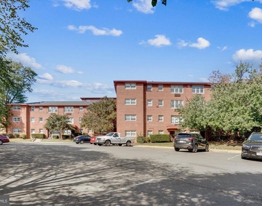 2030 N Woodrow Street N - Photo Thumbnail 21
