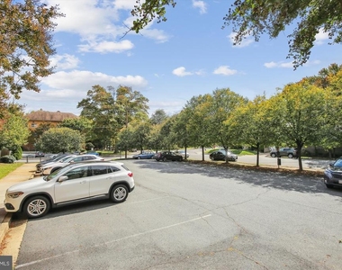 2030 N Woodrow Street N - Photo Thumbnail 3