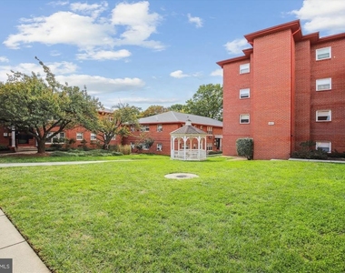 2030 N Woodrow Street N - Photo Thumbnail 1