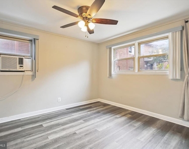 2030 N Woodrow Street N - Photo Thumbnail 17