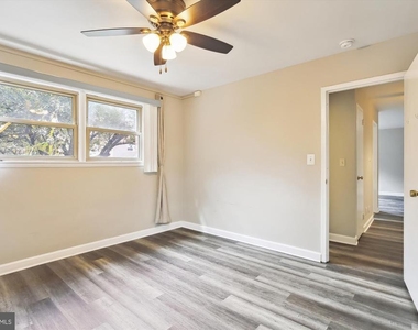 2030 N Woodrow Street N - Photo Thumbnail 18