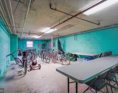 2030 N Woodrow Street N - Photo Thumbnail 27