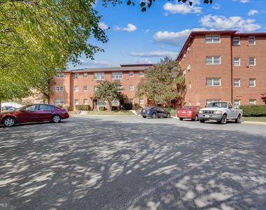 2030 N Woodrow Street N - Photo Thumbnail 24