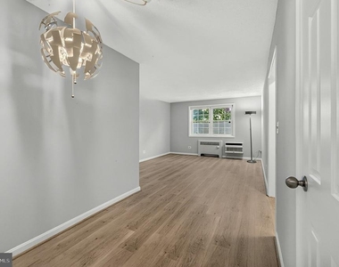4376 Pershing Drive N - Photo Thumbnail 7
