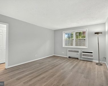 4376 Pershing Drive N - Photo Thumbnail 2