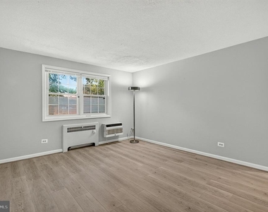 4376 Pershing Drive N - Photo Thumbnail 3